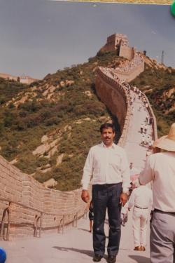  علي عند سور الصين العظيم - الصين 1989