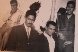 علي وأحمد السويدي وزملا الدراسة 1964