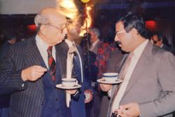 علي مع ألاستاذ محمود رياض-القاهرة 1987