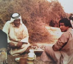 صهري و ابن خالتي علي بن راشد الكواري و شقيقي سويف في رحلة برية الى الحاير شمال قطر - 1972